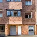 Calma, Luz Y Diseno En El Centro De Santander