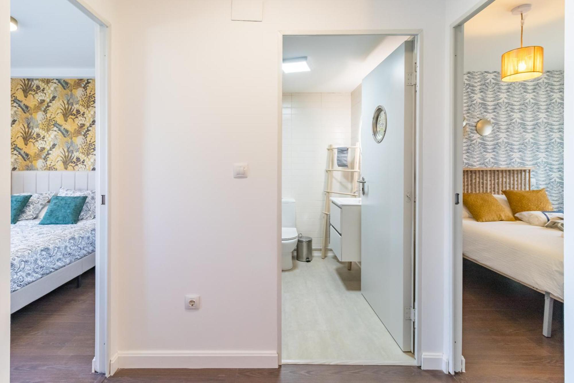 Calma, Luz Y Diseno En El Centro De Apartamento